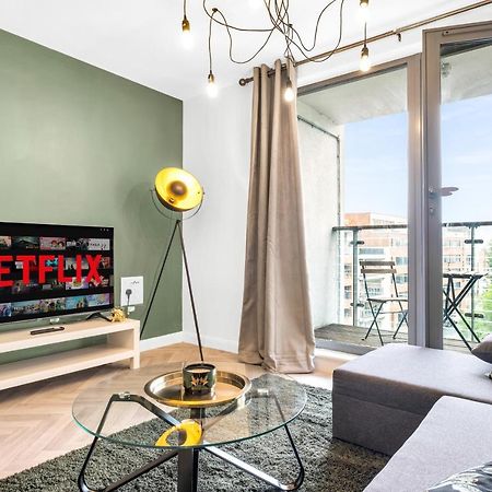 Stylish 4Th Floor 2 Bedroom En Suite City Centre Apartment With Parking By Azura Nights เบอร์มิงแฮม ภายนอก รูปภาพ