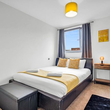 Stylish 4Th Floor 2 Bedroom En Suite City Centre Apartment With Parking By Azura Nights เบอร์มิงแฮม ภายนอก รูปภาพ