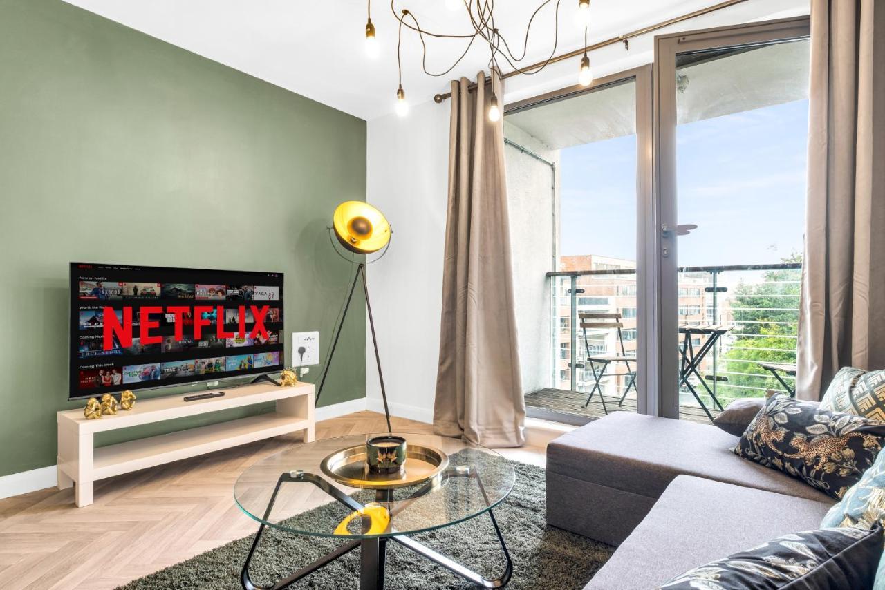 Stylish 4Th Floor 2 Bedroom En Suite City Centre Apartment With Parking By Azura Nights เบอร์มิงแฮม ภายนอก รูปภาพ