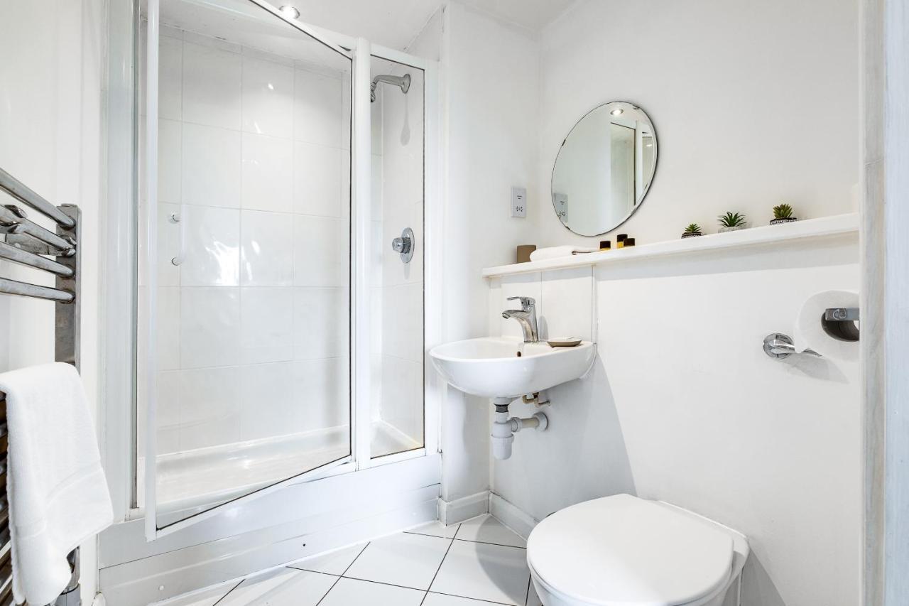 Stylish 4Th Floor 2 Bedroom En Suite City Centre Apartment With Parking By Azura Nights เบอร์มิงแฮม ภายนอก รูปภาพ